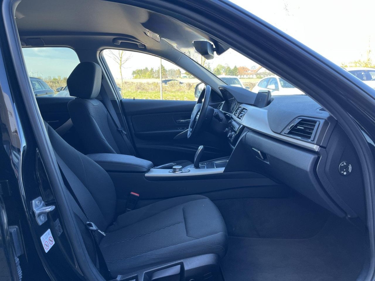 BMW 318d T Aut. Advantage, LED, HiFi, Navi, SHZ, PDC foto 12