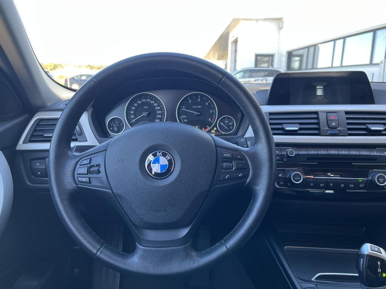 BMW 318d T Aut. Advantage, LED, HiFi, Navi, SHZ, PDC foto 10