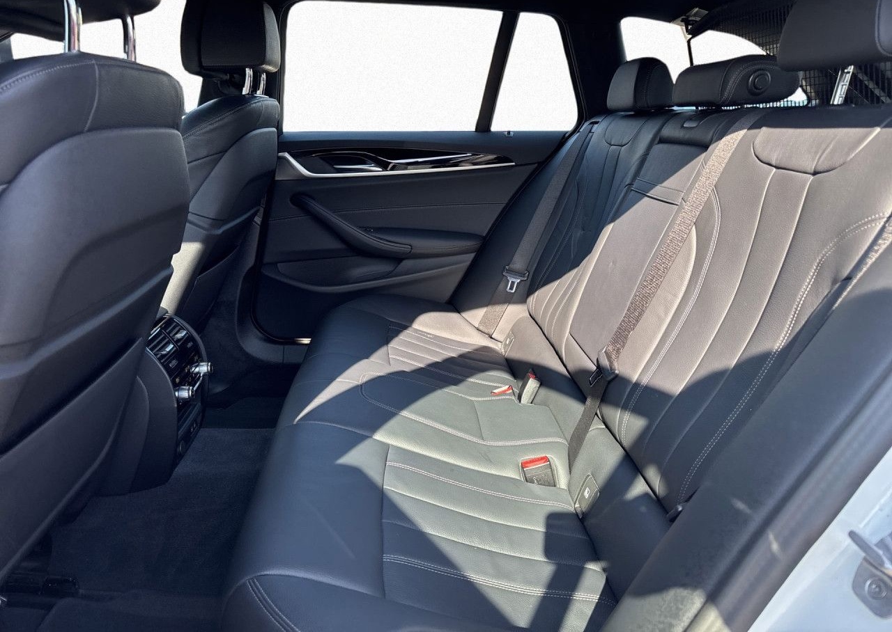 BMW 530d Touring DrAssPr LASER HUD AHK Massage Pano foto 12