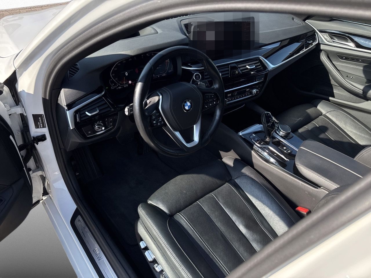 BMW 530d Touring DrAssPr LASER HUD AHK Massage Pano foto 14