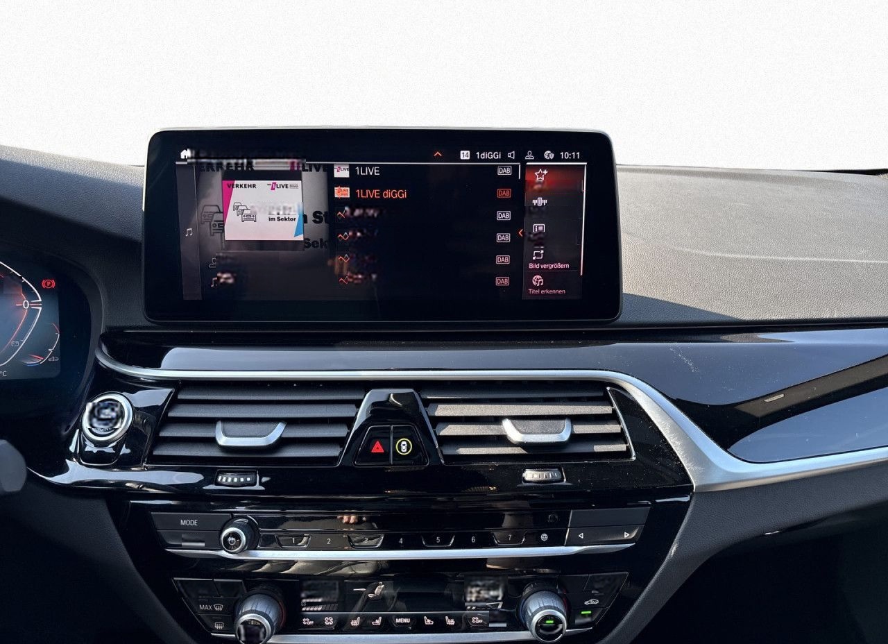 BMW 530d Touring DrAssPr LASER HUD AHK Massage Pano foto 15