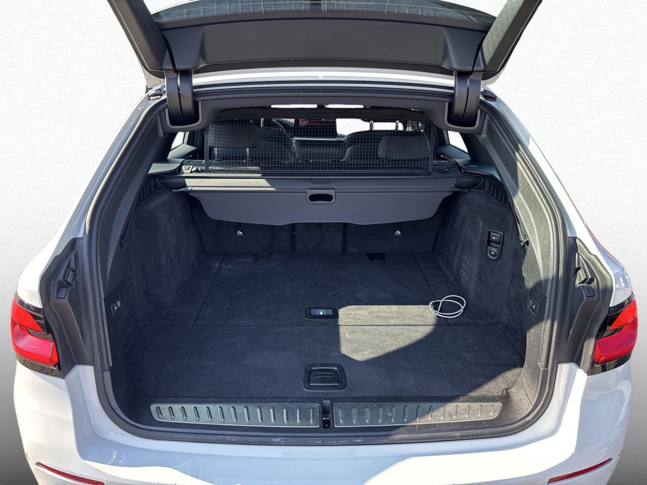 BMW 530d Touring DrAssPr LASER HUD AHK Massage Pano foto 16