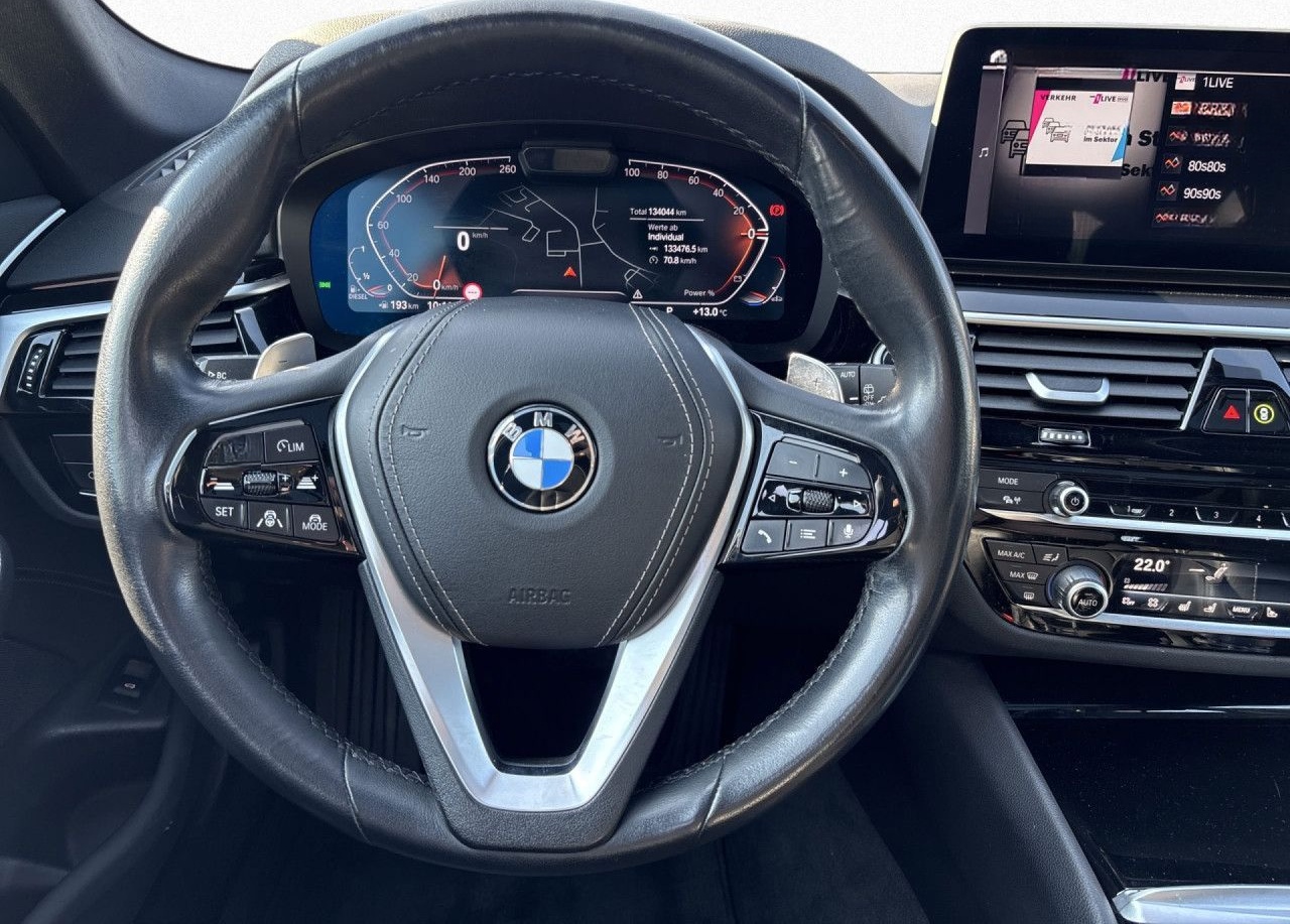 BMW 530d Touring DrAssPr LASER HUD AHK Massage Pano foto 18