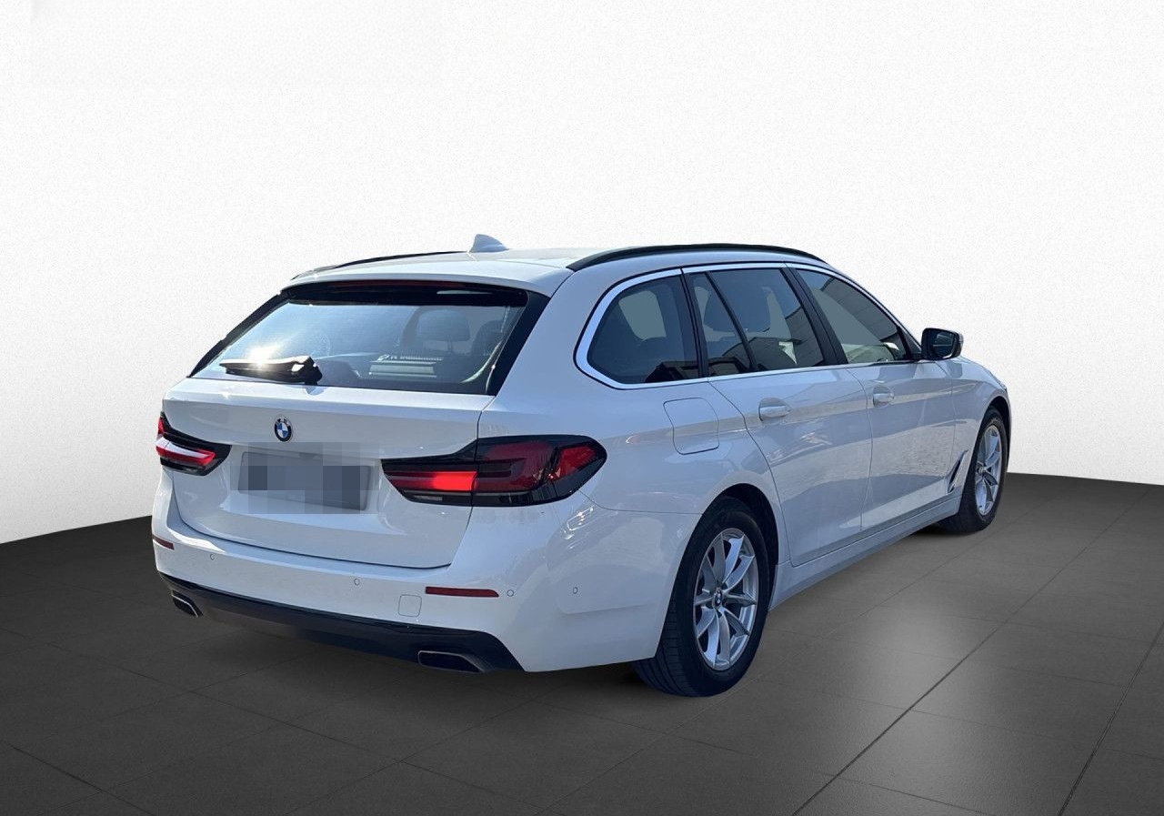 BMW 530d Touring DrAssPr LASER HUD AHK Massage Pano foto 5
