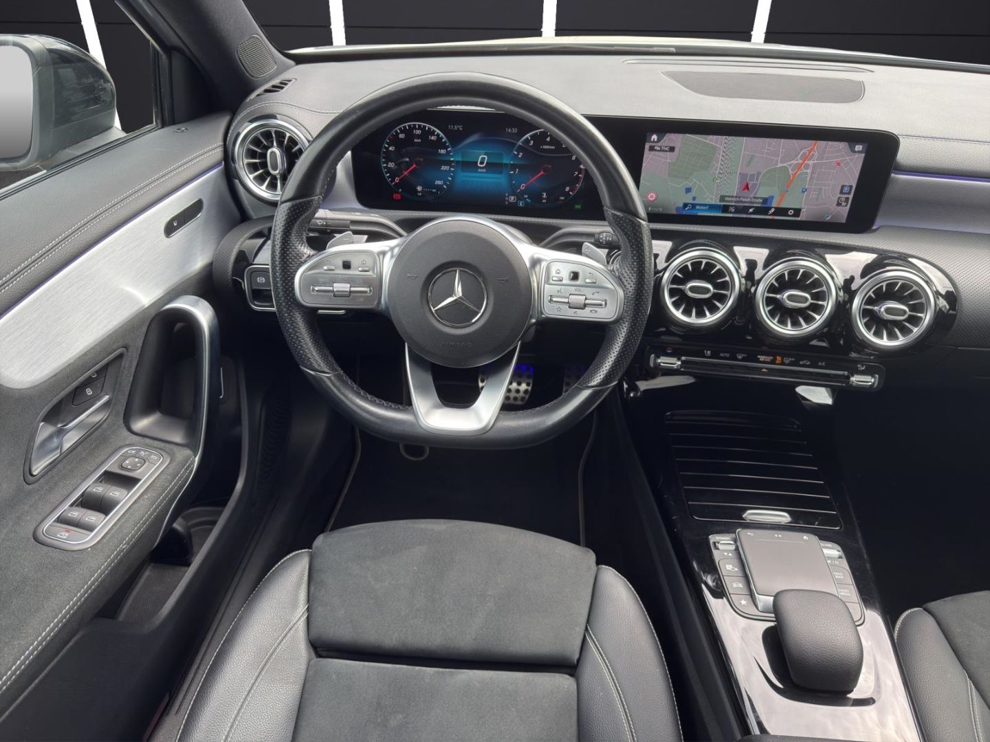 Mercedes-Benz A 180 AMG Line Edition Panodach Navi Digitales C foto 10