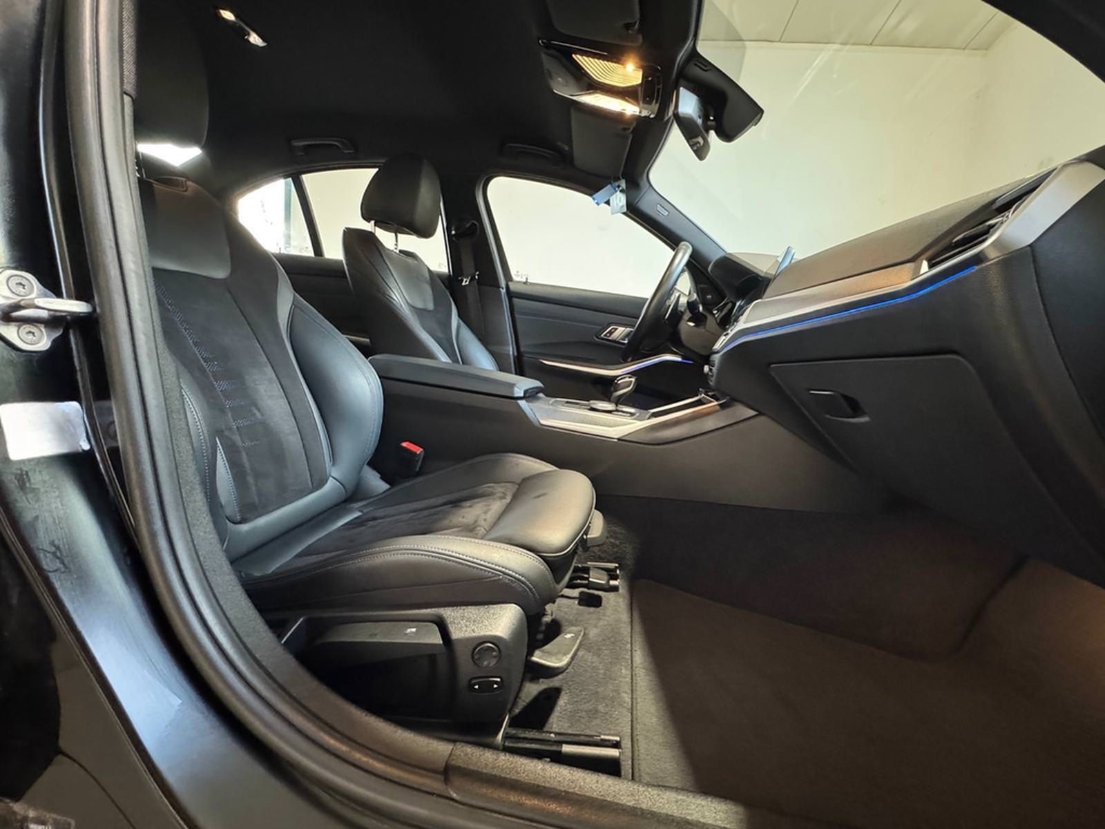BMW 330 d xDrive M Sport LEDER+NAVI+KAMERA+HARMANCAR foto 12