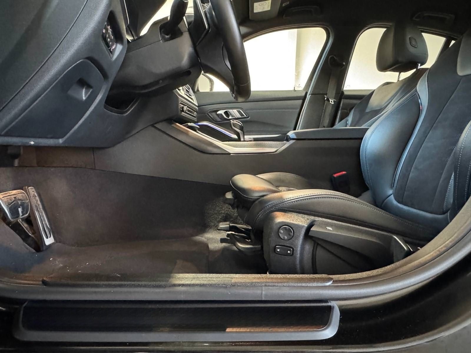 BMW 330 d xDrive M Sport LEDER+NAVI+KAMERA+HARMANCAR foto 21