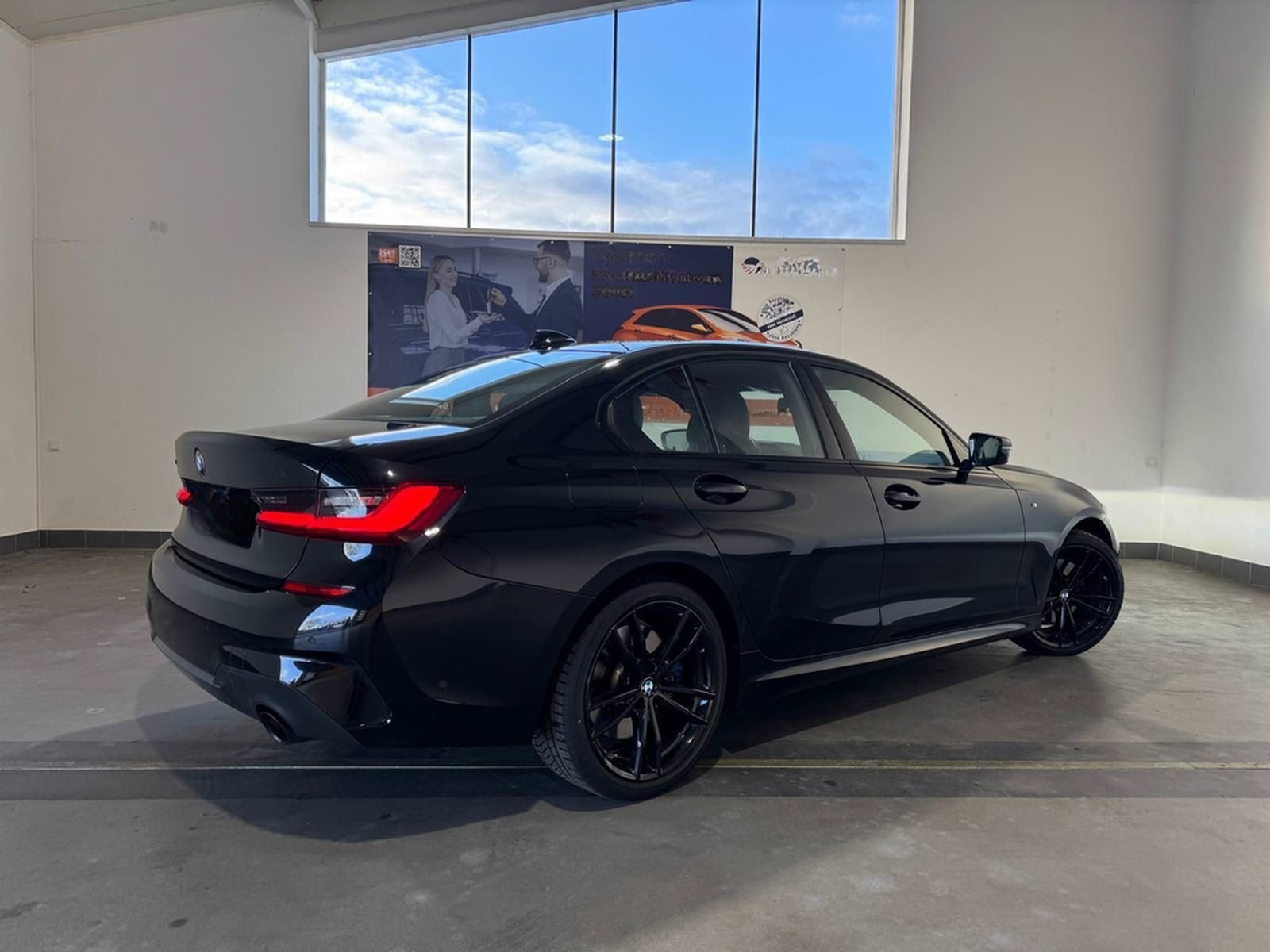 BMW 330 d xDrive M Sport LEDER+NAVI+KAMERA+HARMANCAR foto 4