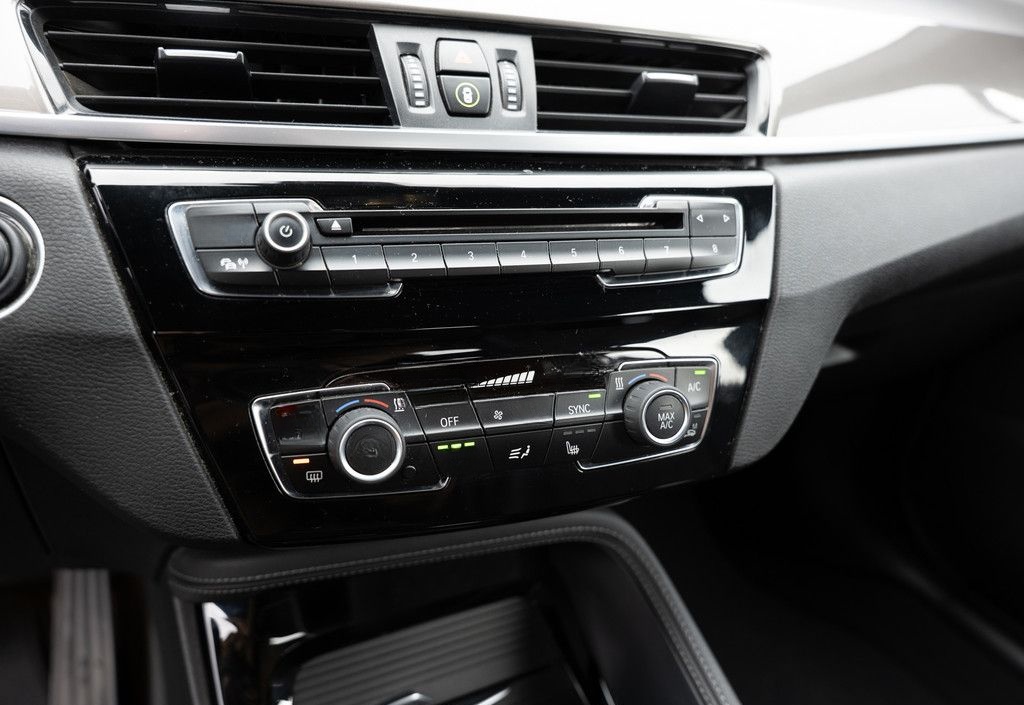 BMW X1 sDrive 18i X-Line LED NAVI SHZ PDC KLIMA foto 20