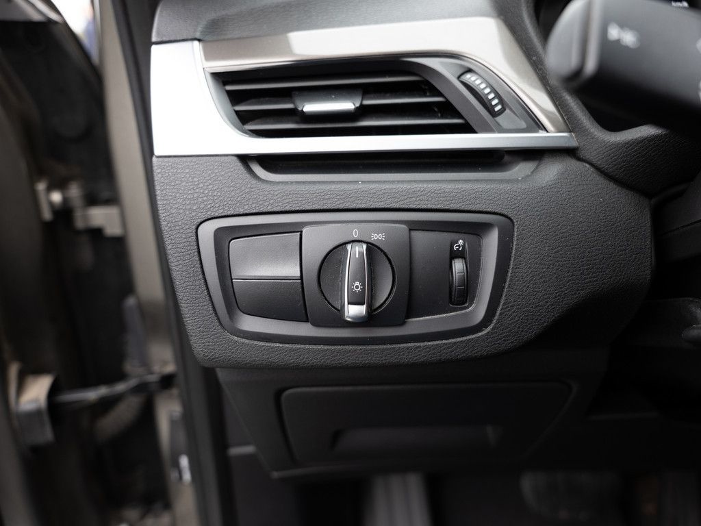 BMW X1 sDrive 18i X-Line LED NAVI SHZ PDC KLIMA foto 25