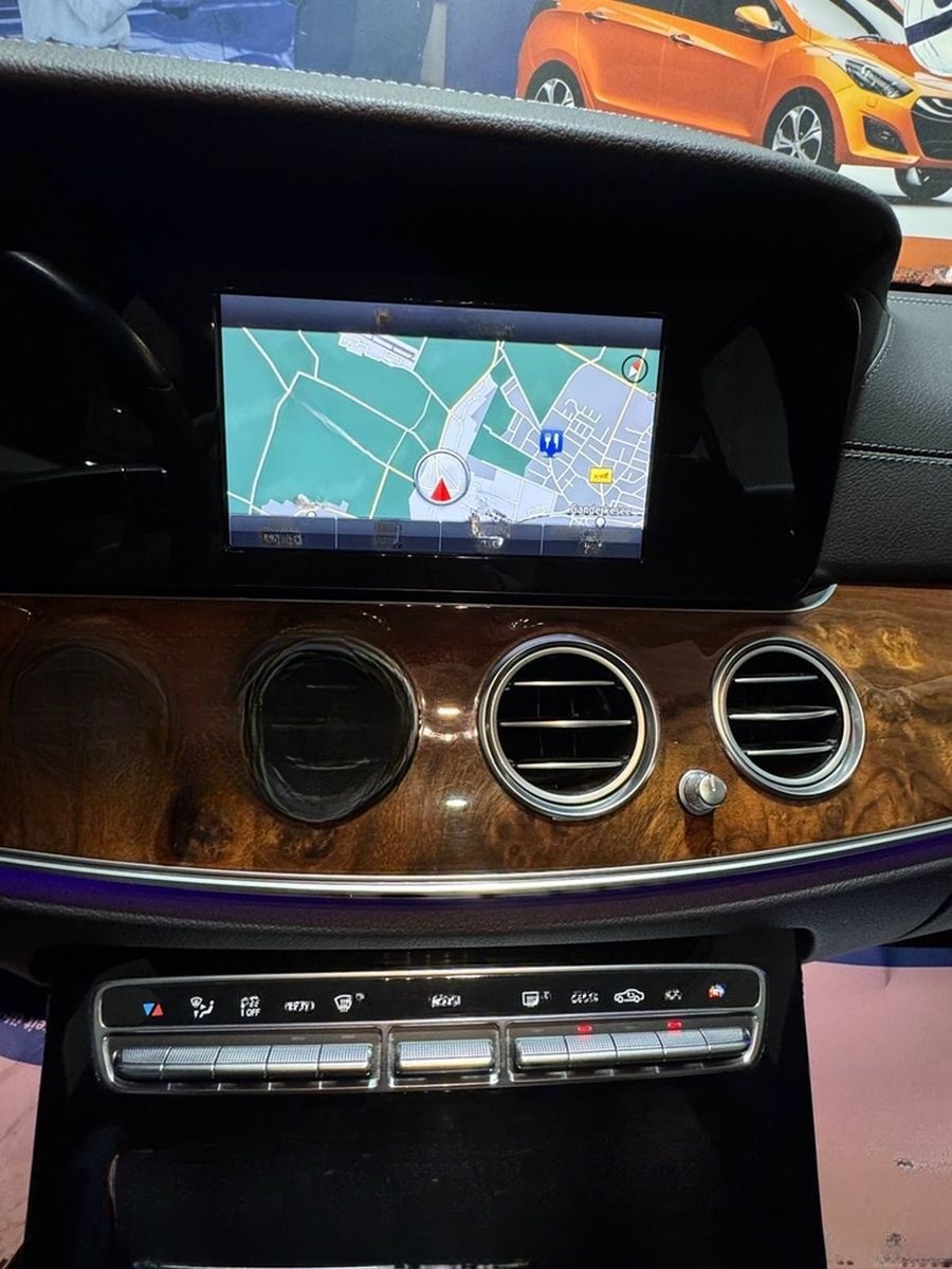 Mercedes-Benz E 200 E Limousine 2.0 CGI NAVI+KAMERA+LEDER foto 25