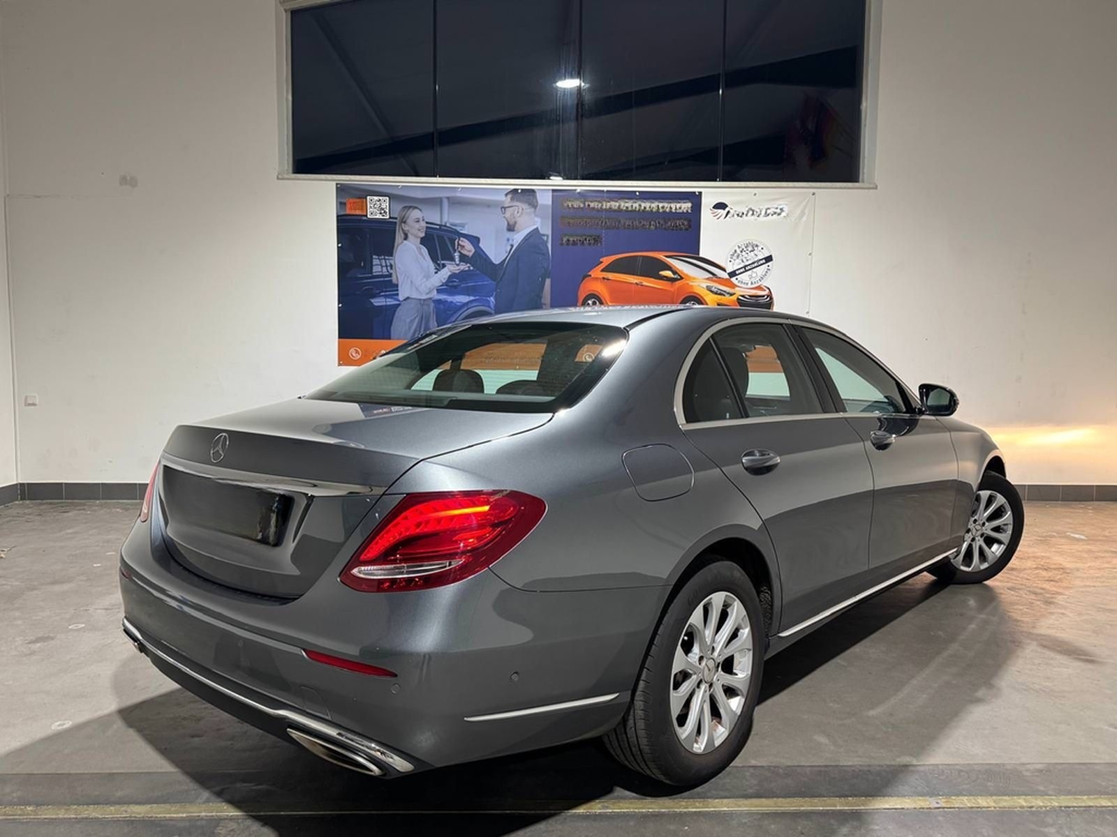 Mercedes-Benz E 200 E Limousine 2.0 CGI NAVI+KAMERA+LEDER foto 4