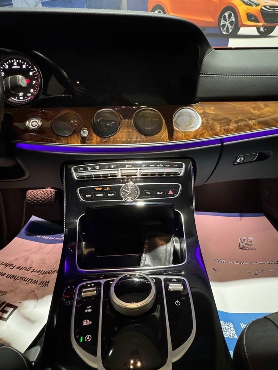 Mercedes-Benz E 200 E Limousine 2.0 CGI NAVI+KAMERA+LEDER foto 9