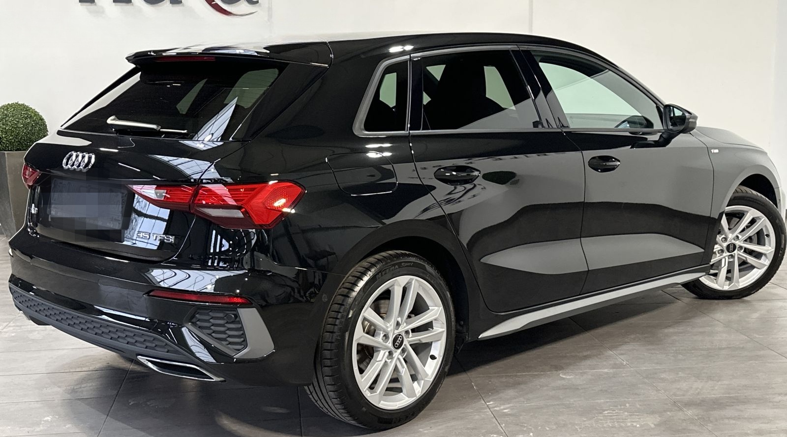 Audi A3 SpB 35 TFSI S-Line NAV+LED+CARPLAY+VCOCK+1HD  foto 4