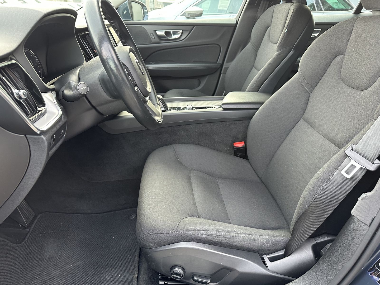 Volvo V60 B4 Momentum Pro NAV+LED+SHZ+KAM+DIGDISP+SH foto 9