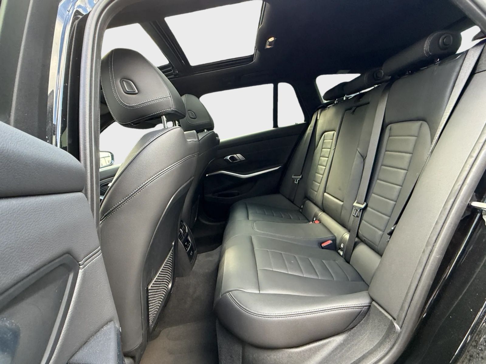 BMW 320d Touring M Sport* Pano*Keyless*Widescreen* foto 15