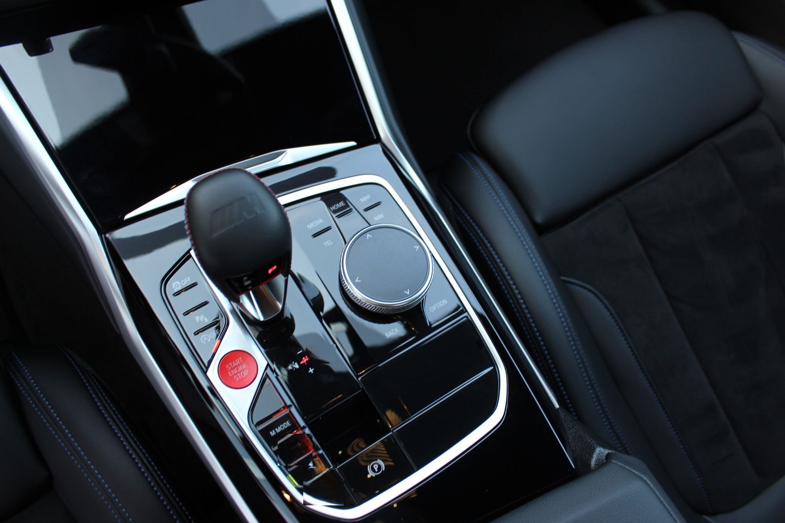BMW M2 Coupé BASTUCK Auspuffanlage Carbon Lenkradhei foto 11