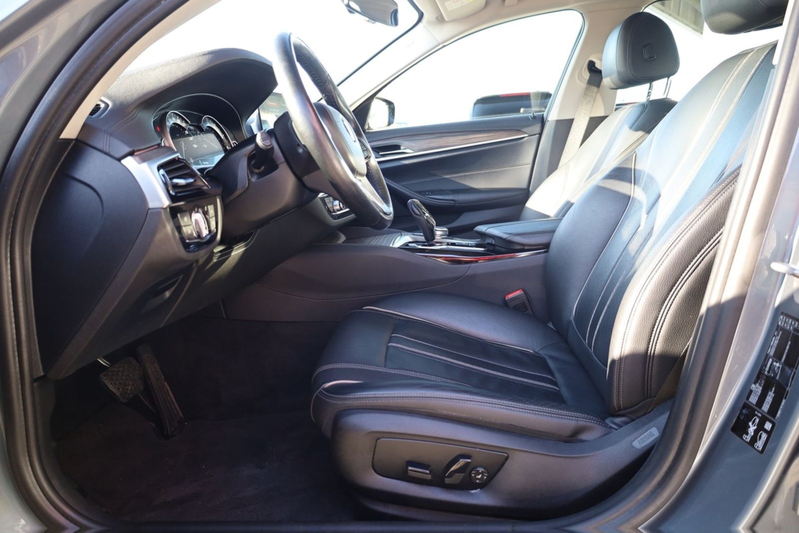 BMW 530i xDrive Luxury Line LED Leder Navi Totwinkel foto 30