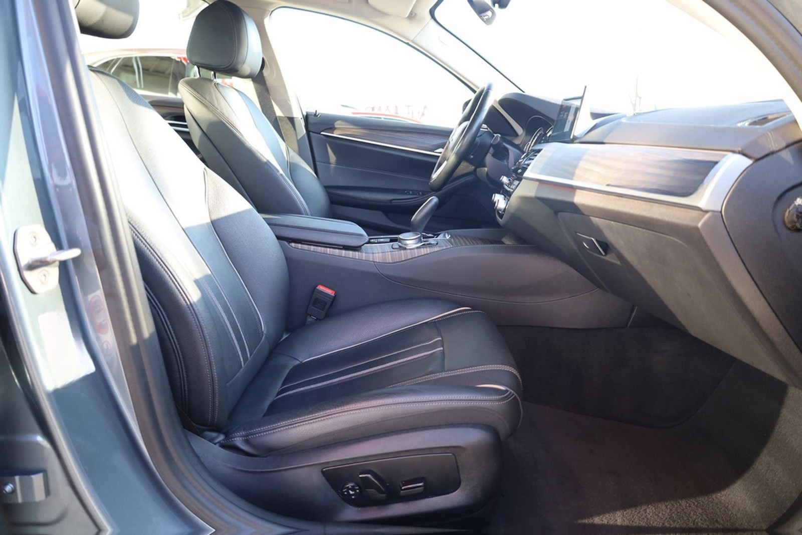 BMW 530i xDrive Luxury Line LED Leder Navi Totwinkel foto 32