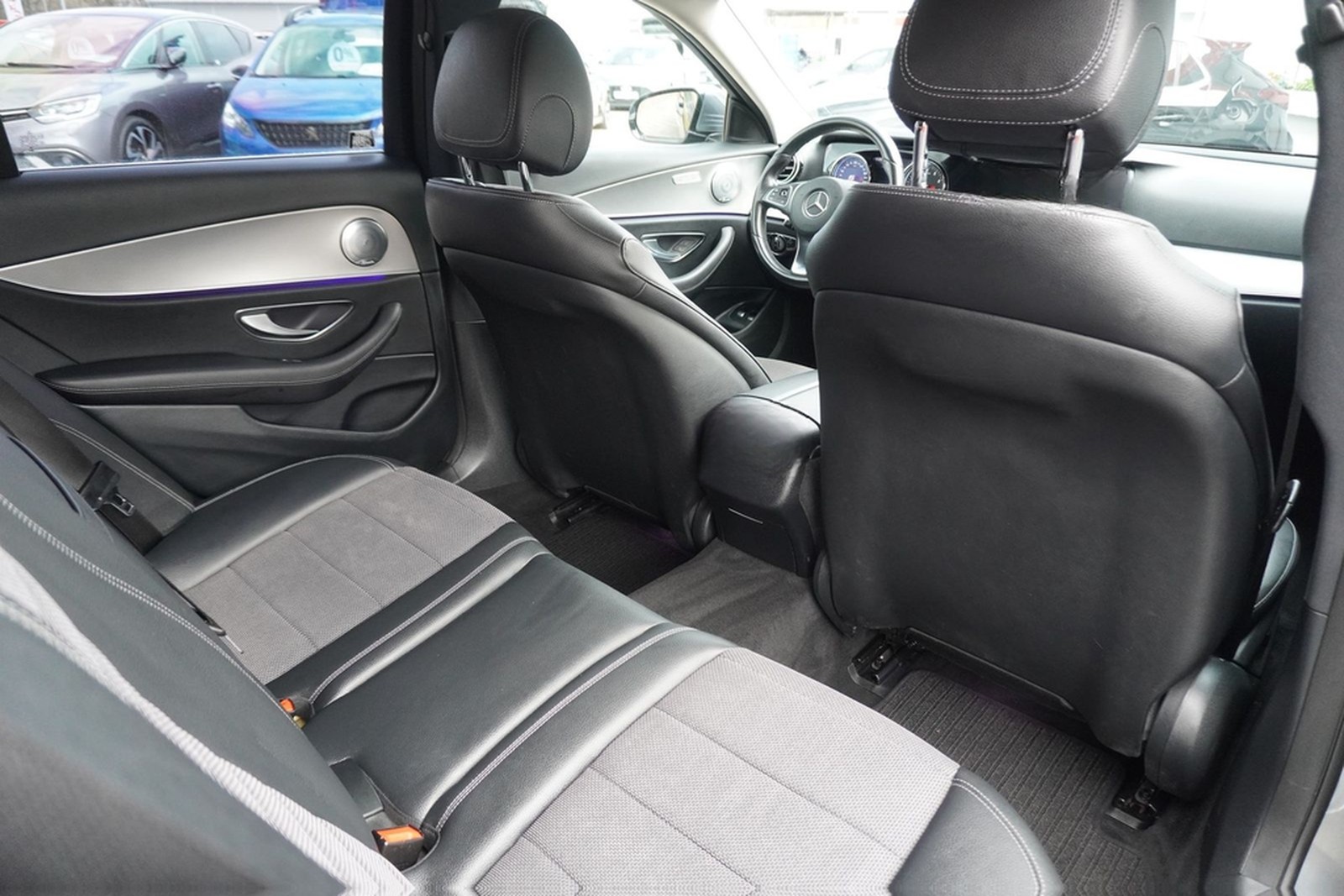 Mercedes-Benz E250 T-Modell Avantgarde LED Navi Burmester AHK foto 14