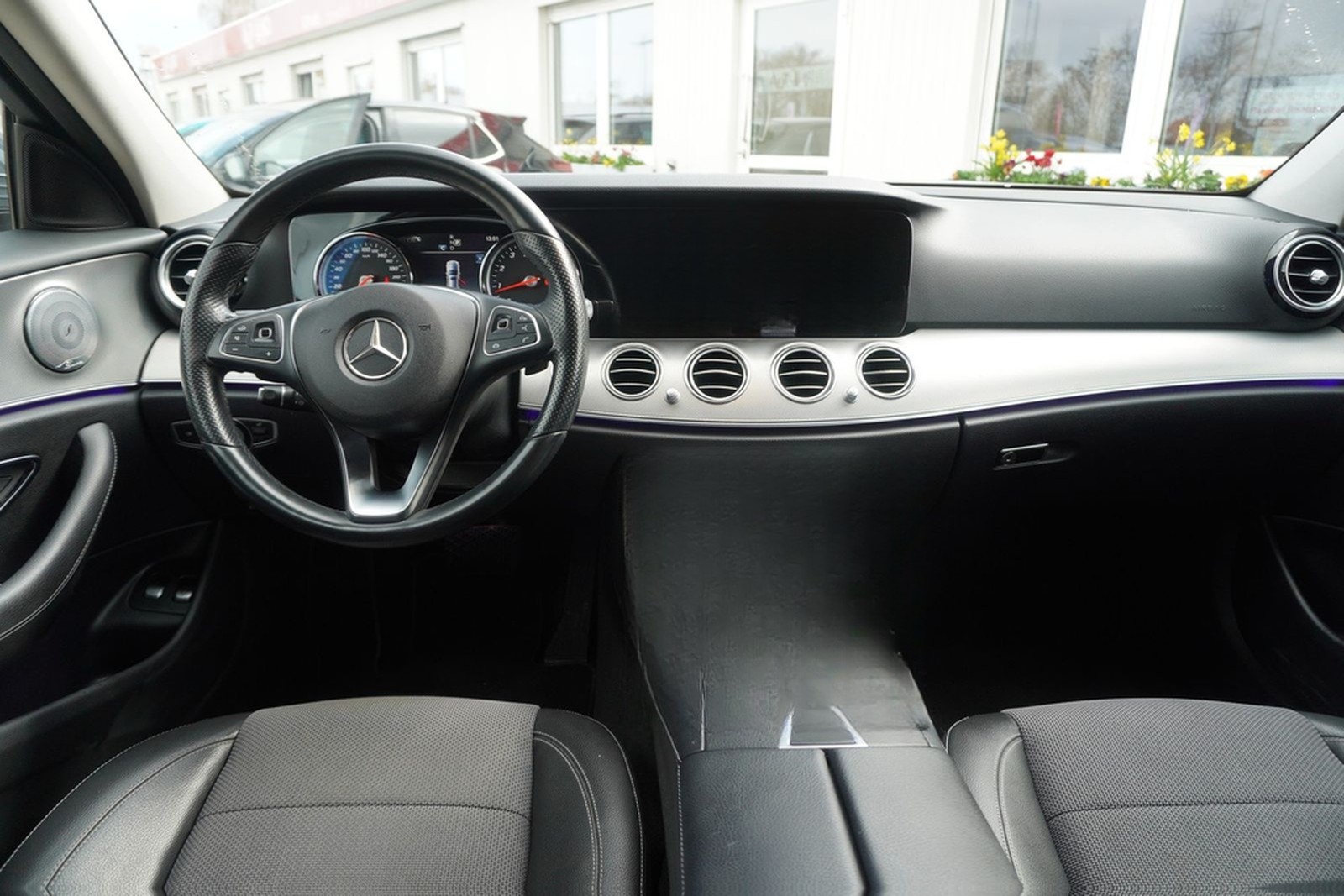 Mercedes-Benz E250 T-Modell Avantgarde LED Navi Burmester AHK foto 16