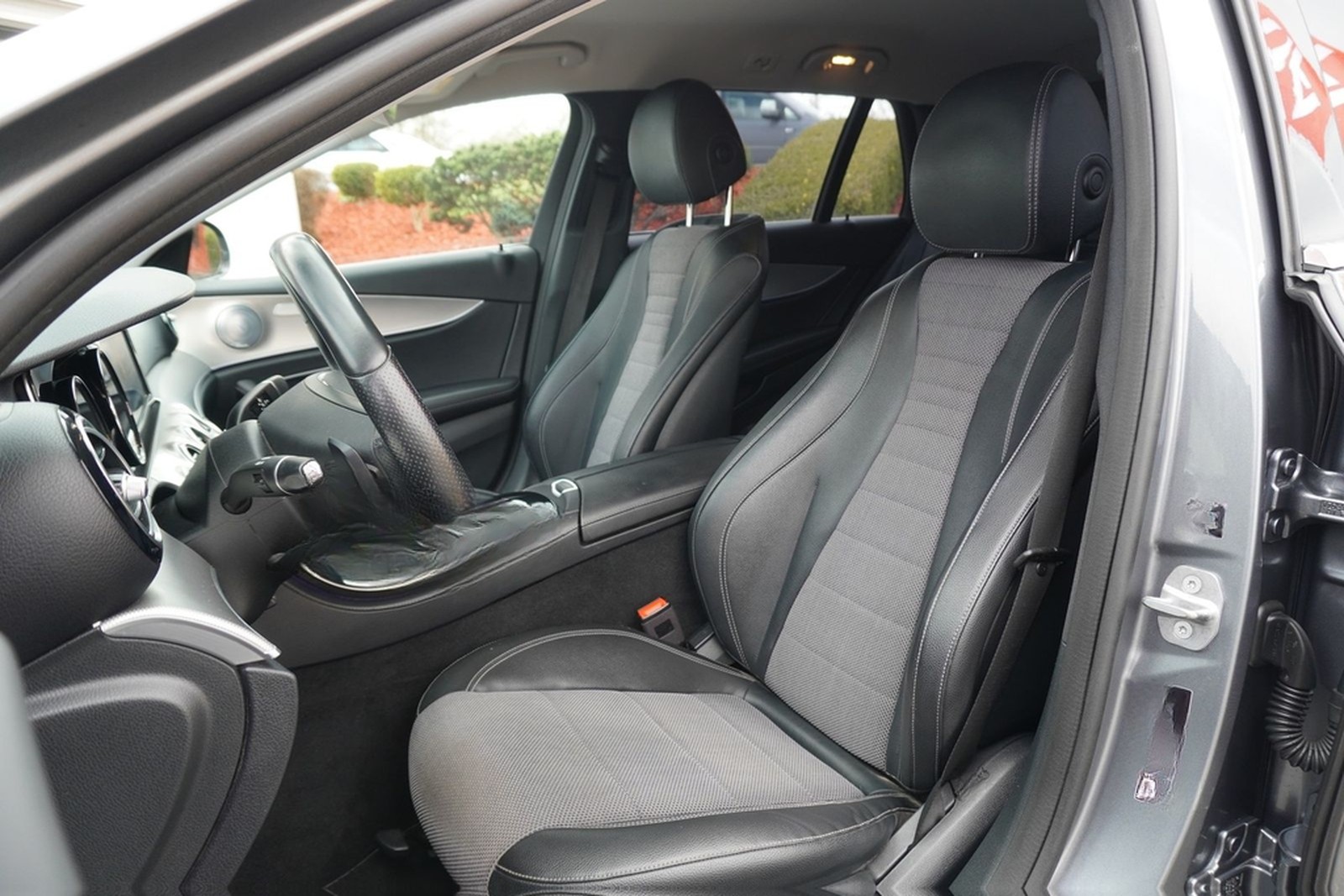 Mercedes-Benz E250 T-Modell Avantgarde LED Navi Burmester AHK foto 19