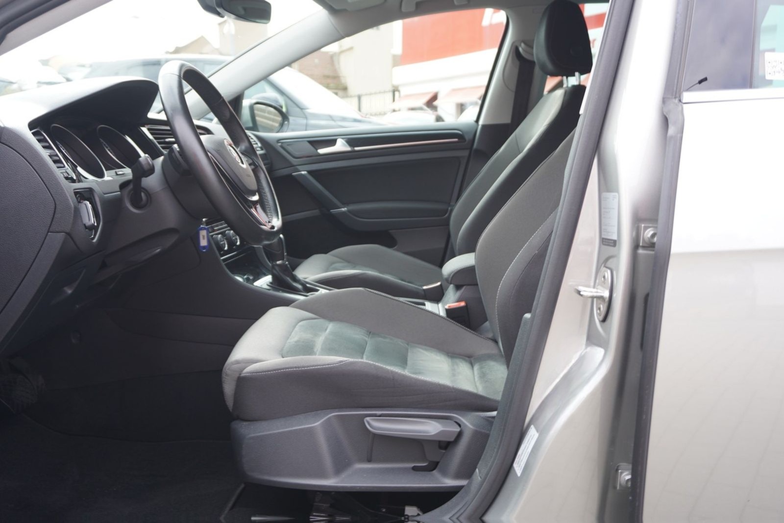 Volkswagen Golf VII Variant 1.5TSI Highline LED AHK Kamera foto 31