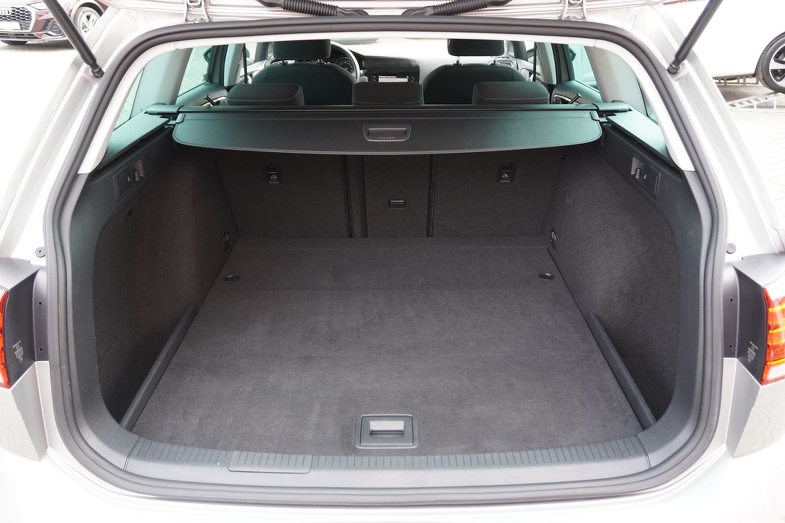 Volkswagen Golf VII Variant 1.5TSI Highline LED AHK Kamera foto 34