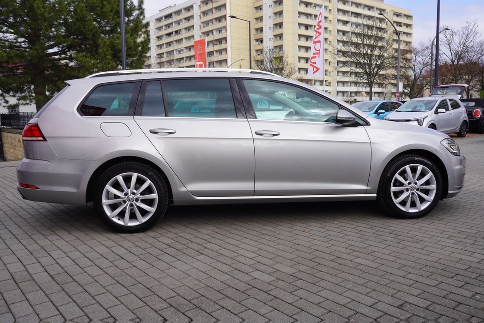 Volkswagen Golf VII Variant 1.5TSI Highline LED AHK Kamera foto 7
