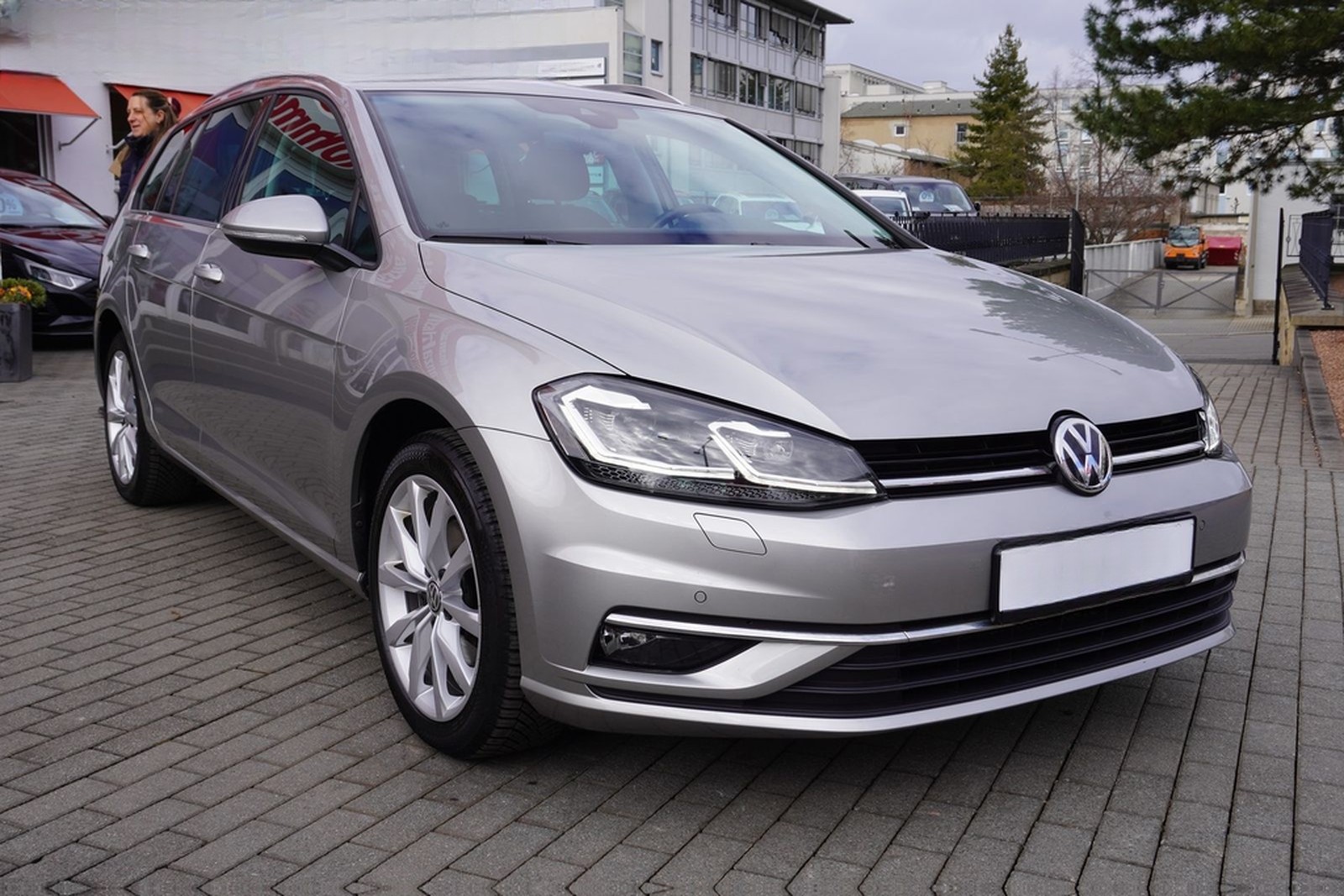 Volkswagen Golf VII Variant 1.5TSI Highline LED AHK Kamera foto 8