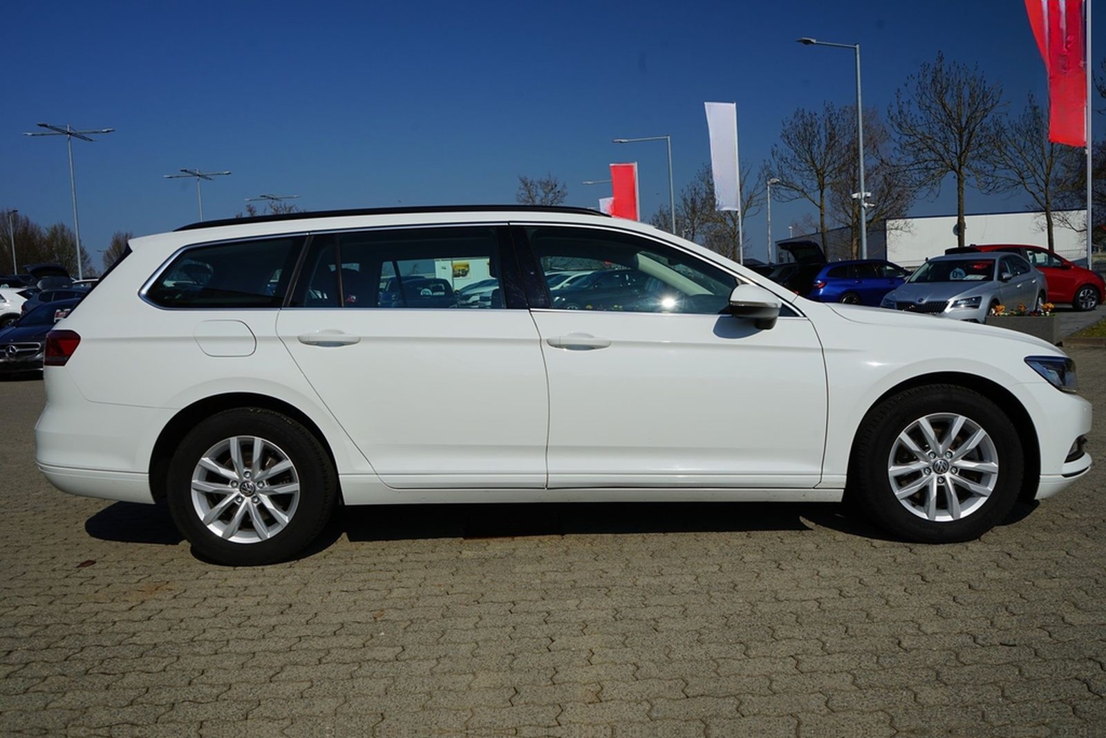 Volkswagen Passat Variant 1.8 Highline LED ACC SHZ Teillede foto 3
