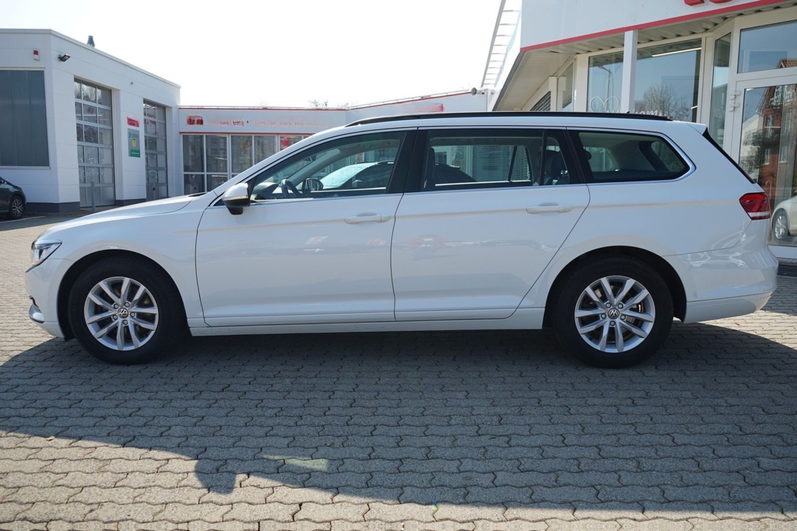 Volkswagen Passat Variant 1.8 Highline LED ACC SHZ Teillede foto 4