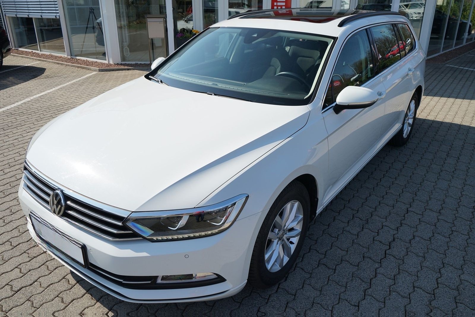 Volkswagen Passat Variant 1.8 Highline LED ACC SHZ Teillede foto 5