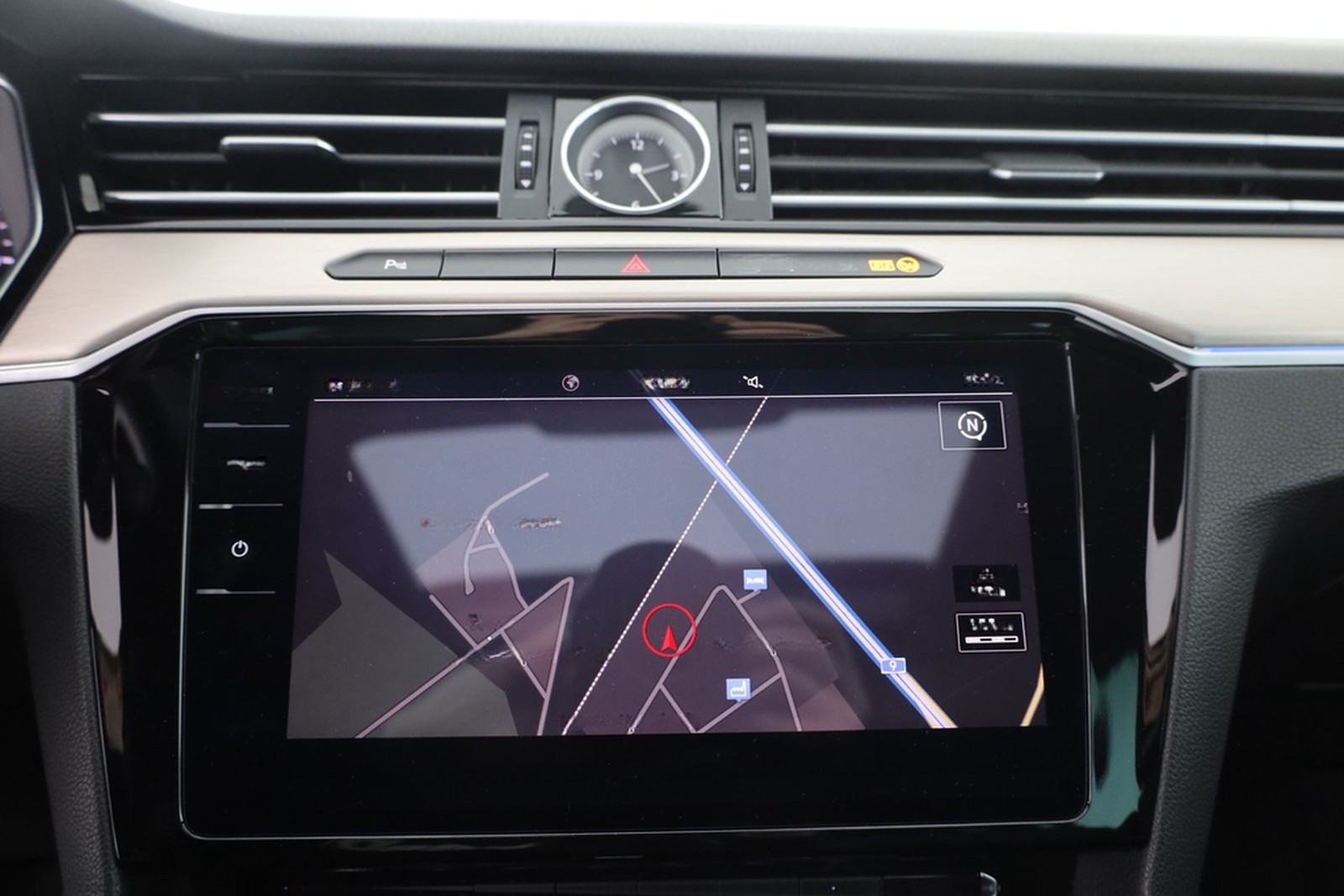 Volkswagen Passat Variant 1.8 TSI R-Line LED Navi foto 11