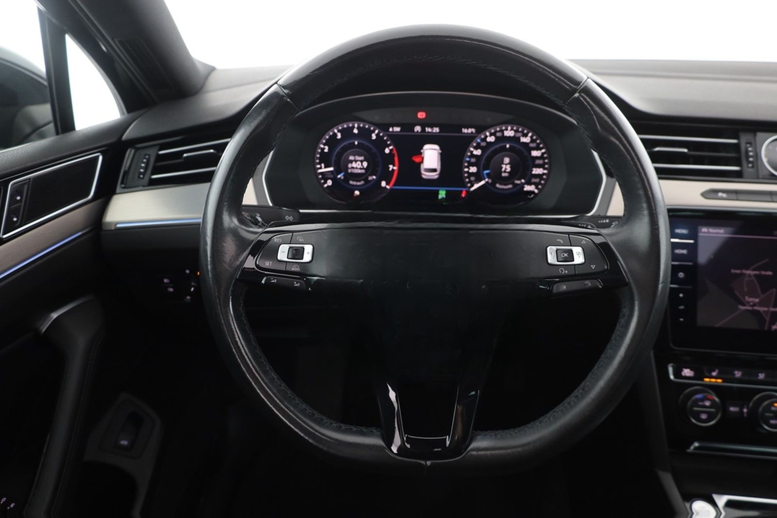 Volkswagen Passat Variant 1.8 TSI R-Line LED Navi foto 14