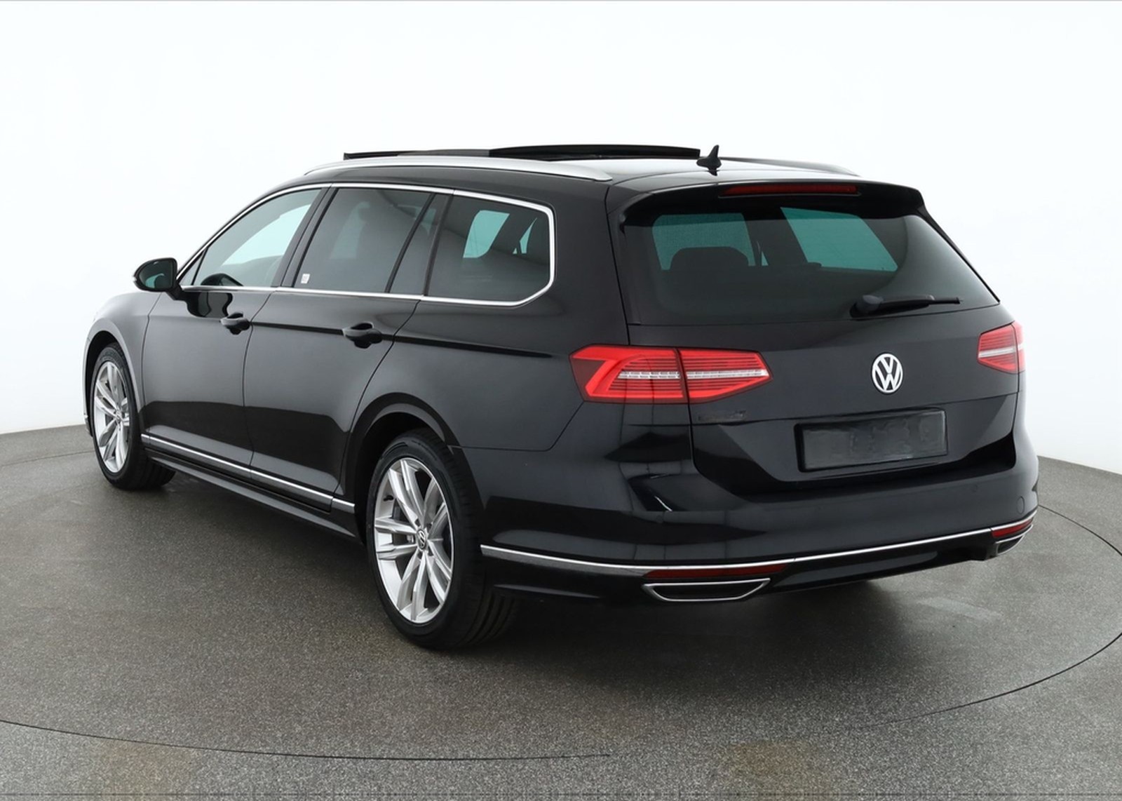 Volkswagen Passat Variant 1.8 TSI R-Line LED Navi foto 3