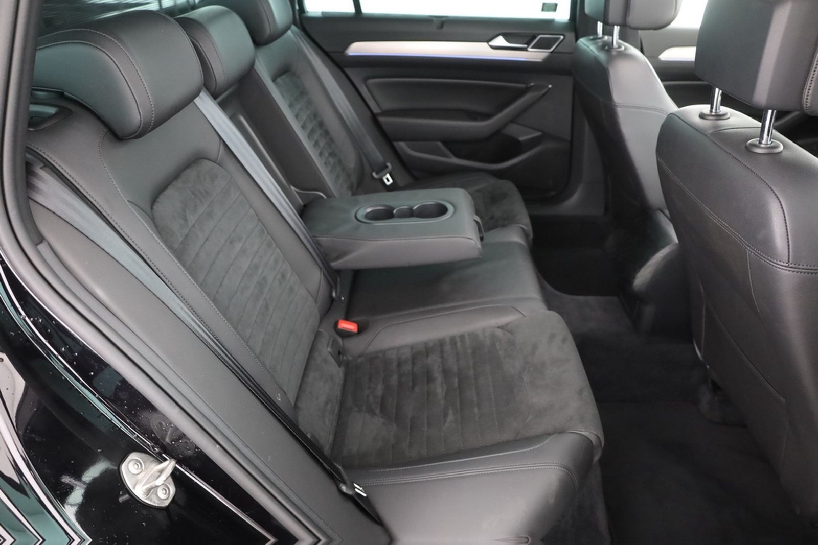Volkswagen Passat Variant 1.8 TSI R-Line LED Navi foto 24