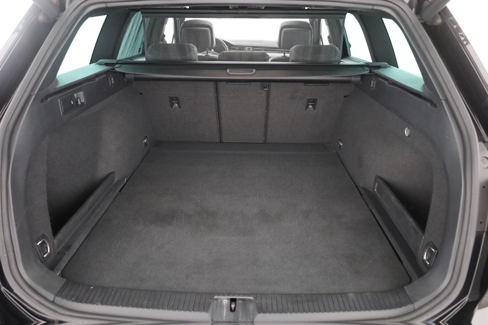 Volkswagen Passat Variant 1.8 TSI R-Line LED Navi foto 25