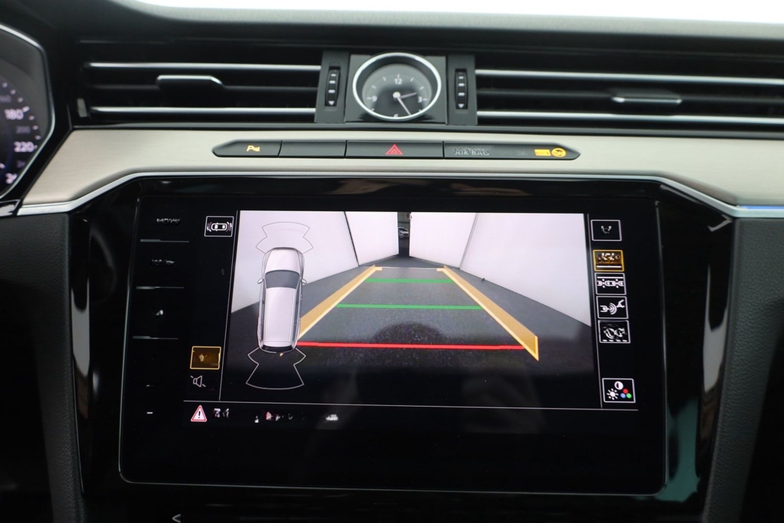 Volkswagen Passat Variant 1.8 TSI R-Line LED Navi foto 26