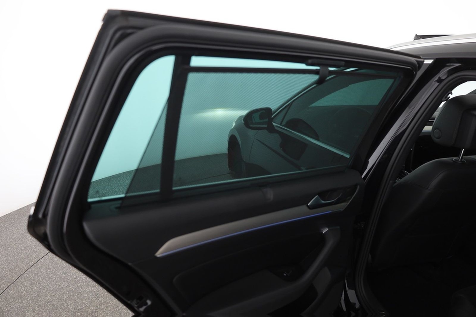 Volkswagen Passat Variant 1.8 TSI R-Line LED Navi foto 30
