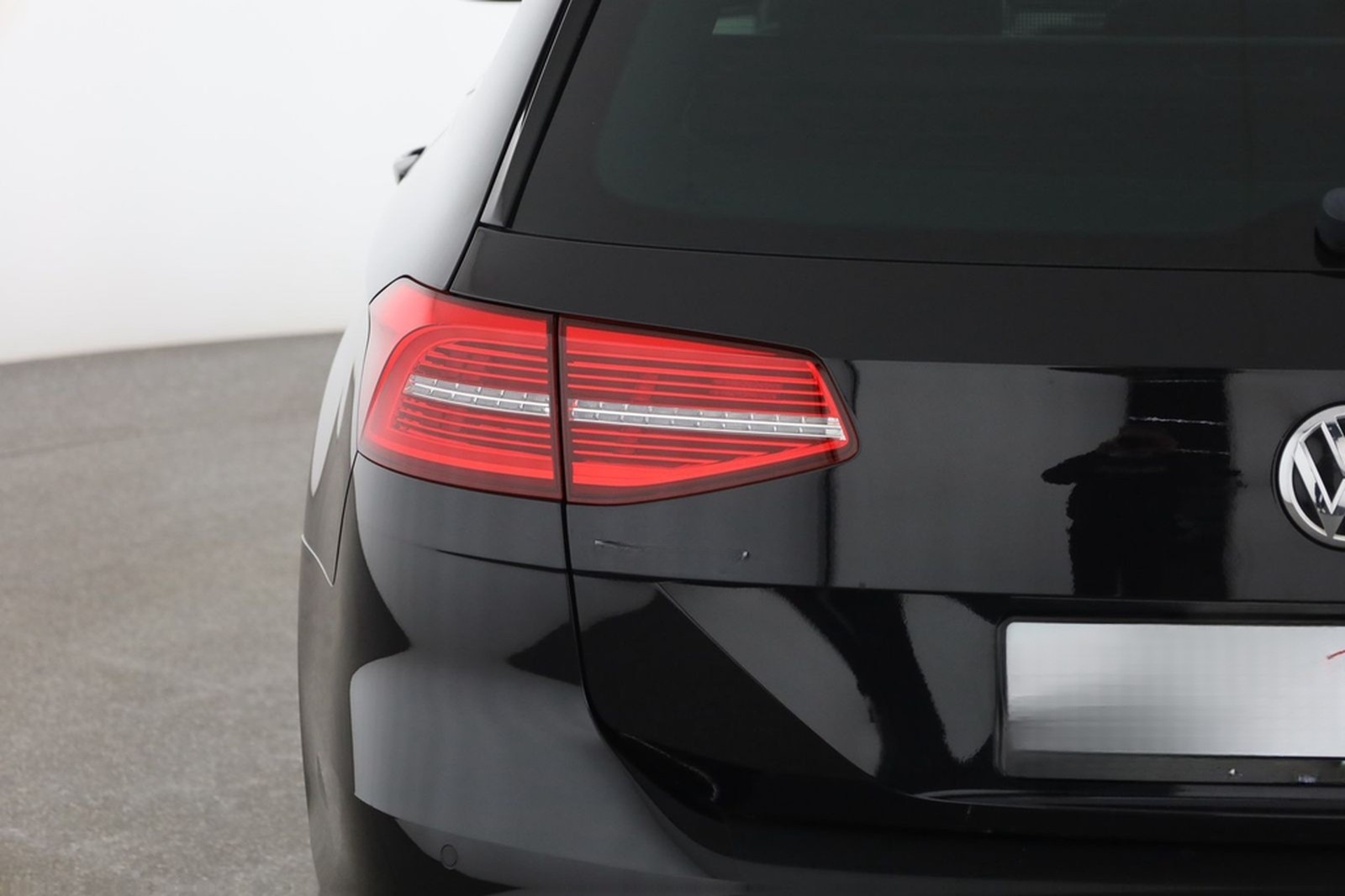 Volkswagen Passat Variant 1.8 TSI R-Line LED Navi foto 32