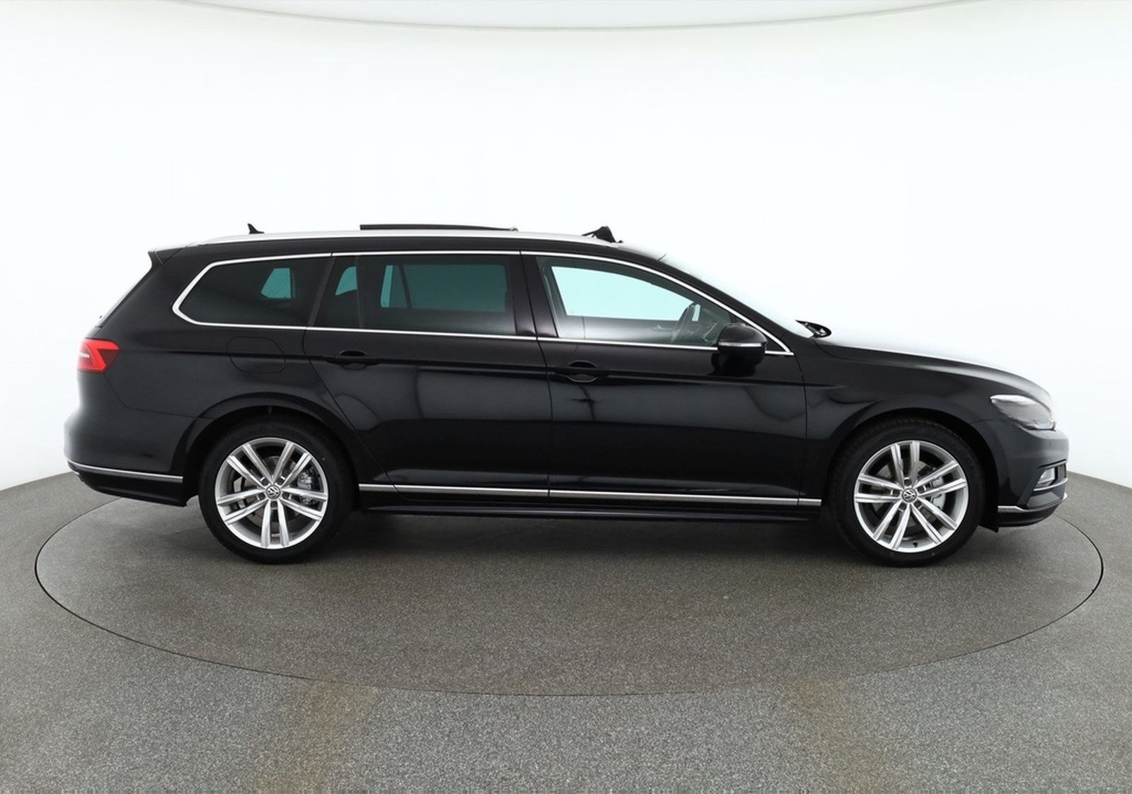 Volkswagen Passat Variant 1.8 TSI R-Line LED Navi foto 6