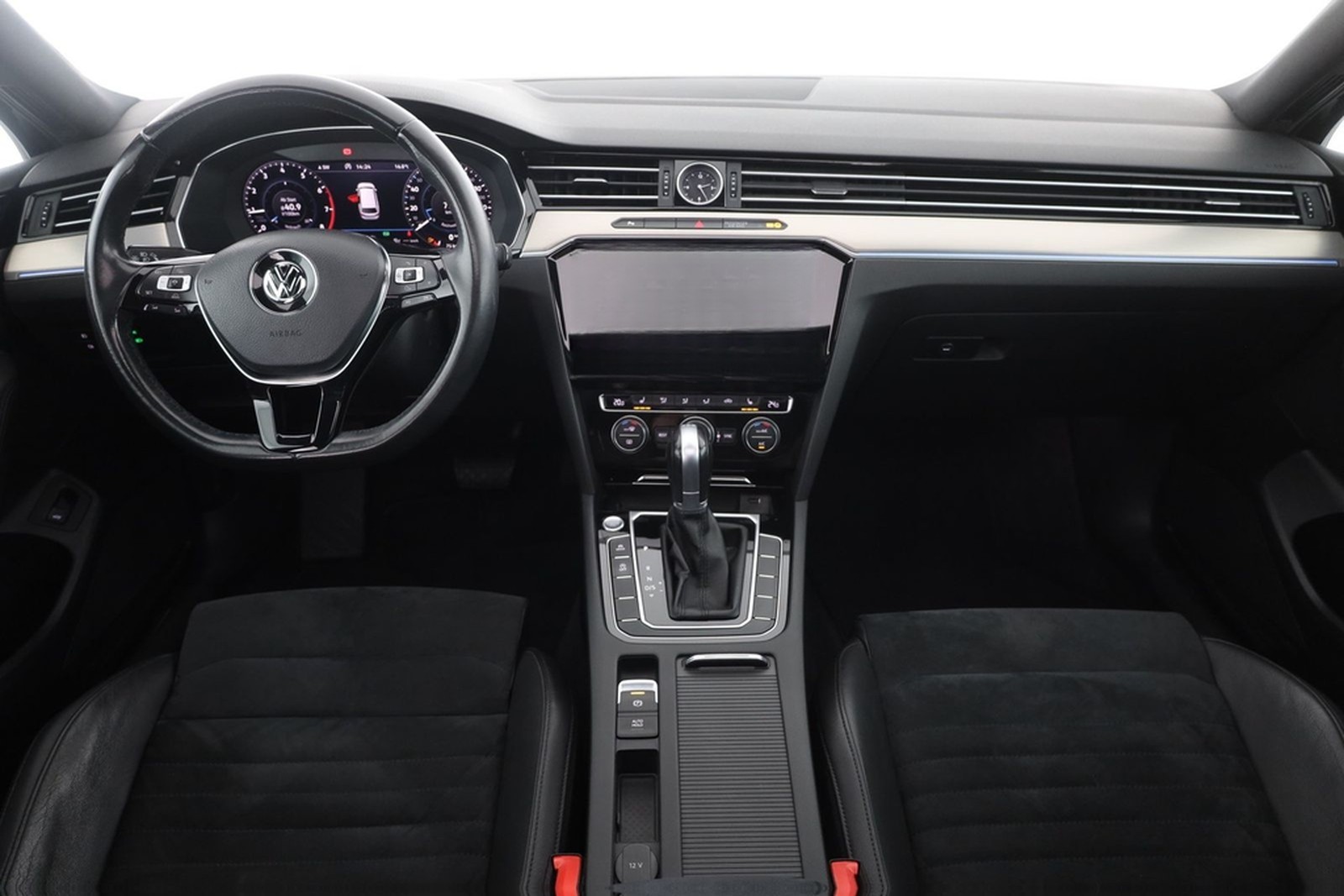 Volkswagen Passat Variant 1.8 TSI R-Line LED Navi foto 9