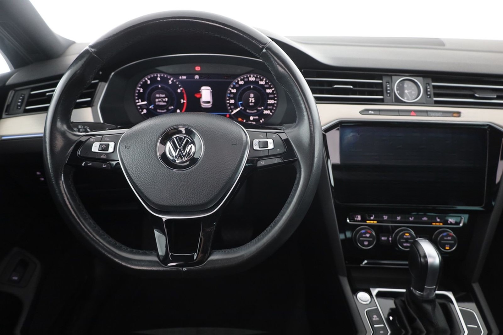 Volkswagen Passat Variant 1.8 TSI R-Line LED Navi foto 10