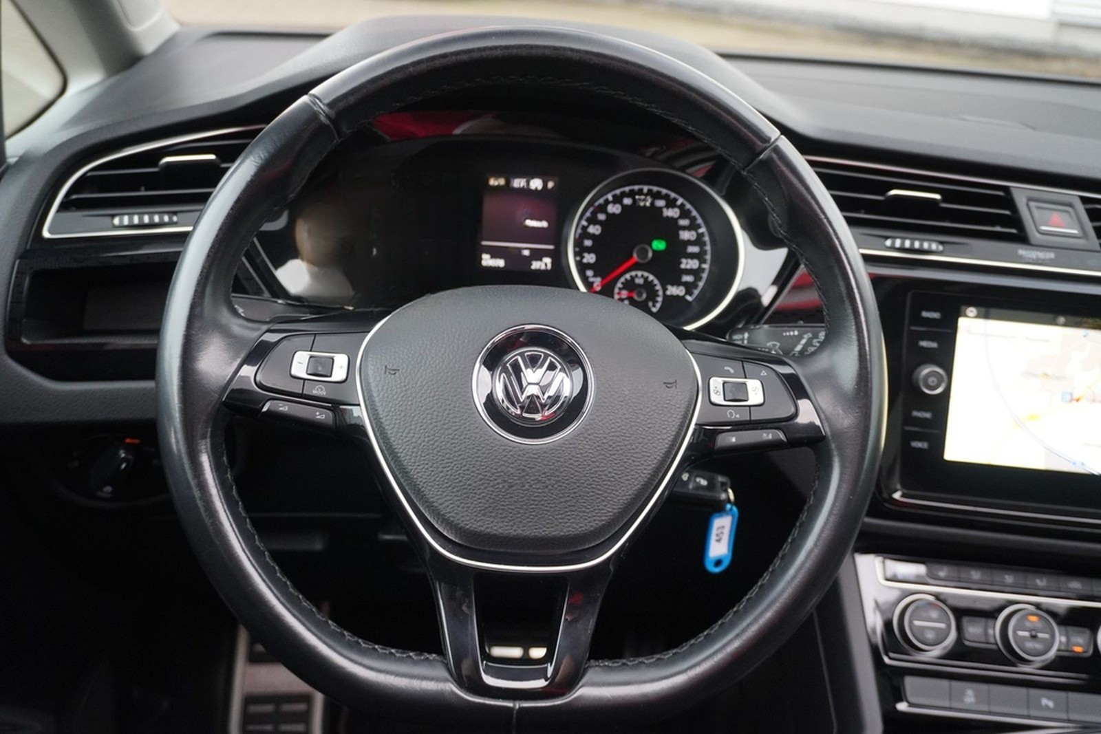 Volkswagen Touran 1.4 TSI DSG Sound LED AHK Navi 7-Sitzer foto 12