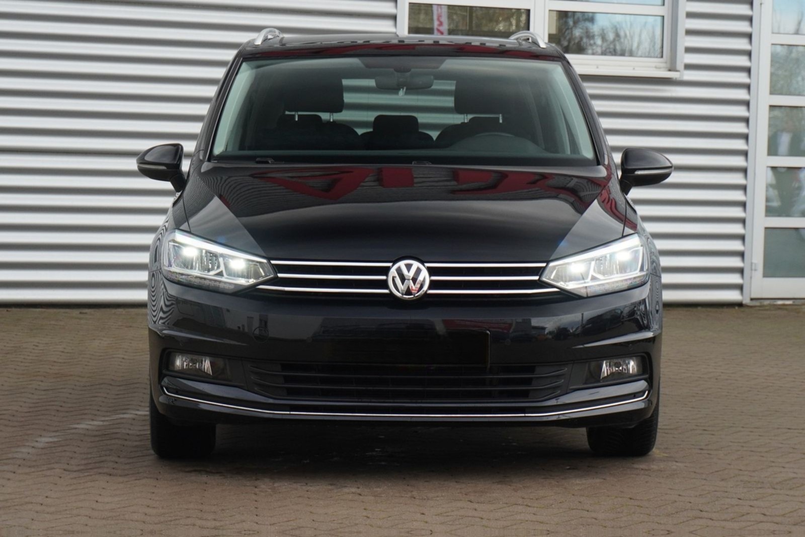 Volkswagen Touran 1.4 TSI DSG Sound LED AHK Navi 7-Sitzer foto 3