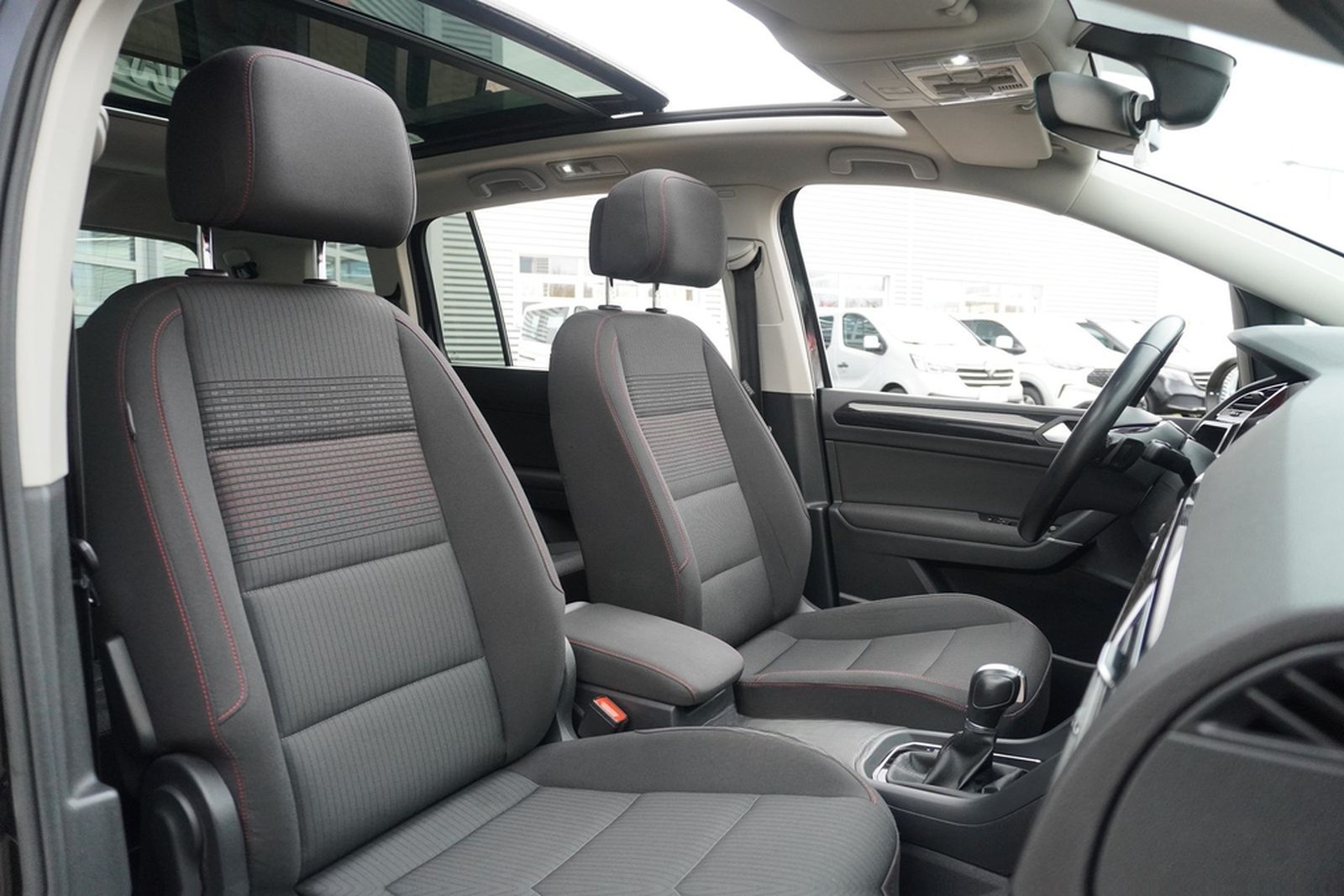 Volkswagen Touran 1.4 TSI DSG Sound LED AHK Navi 7-Sitzer foto 23