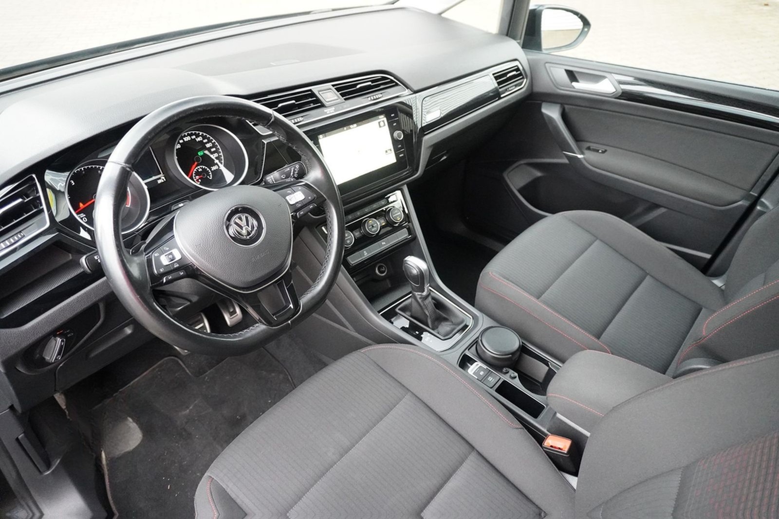 Volkswagen Touran 1.4 TSI DSG Sound LED AHK Navi 7-Sitzer foto 10