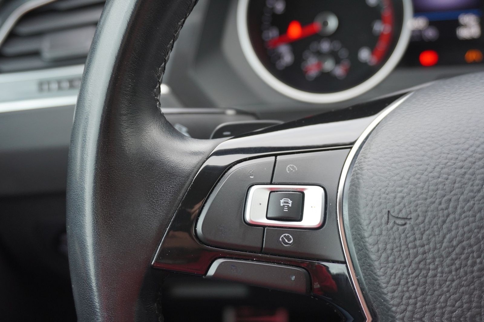 Volkswagen Tiguan 1.4 16V TSI Sound LED Navi ACC App-Connec foto 35