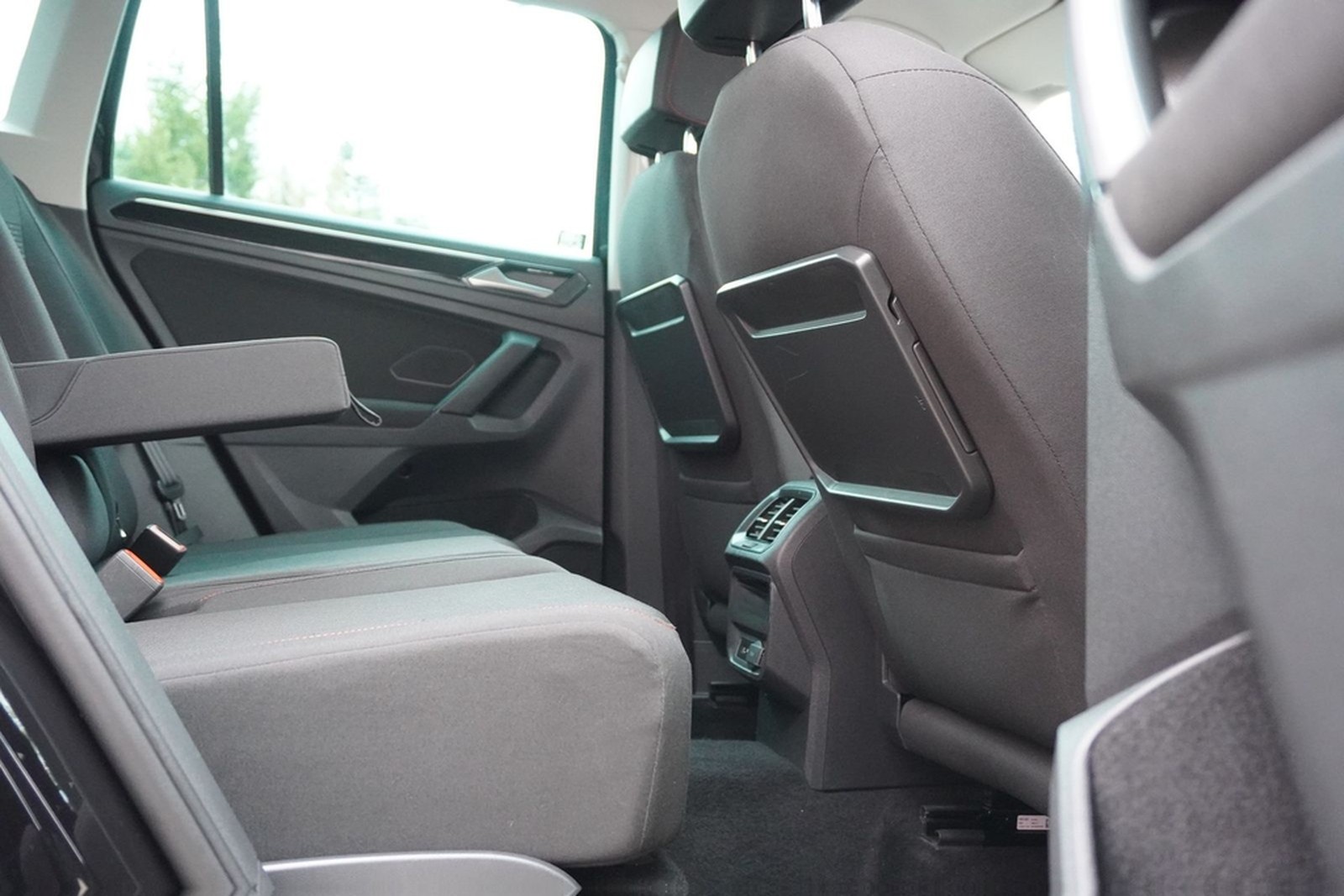 Volkswagen Tiguan 1.4 16V TSI Sound LED Navi ACC App-Connec foto 43
